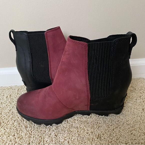 SOREL Joan Of Arctic Wedge Red Wine Black Chelsea Boots Size 8.5 waterproof - Picture 3 of 6